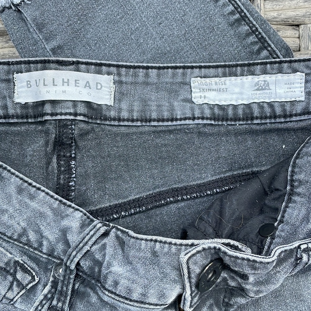 Bullhead Hi-Rise Ripped Skinny Jean - Picture 6 of 6